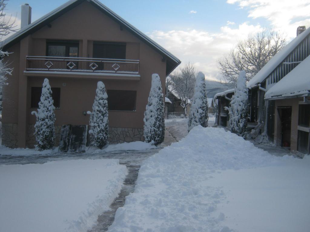 House Pribic Hotel Vrelo Koreničko Екстериор снимка